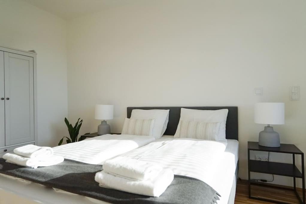 Apartment With Terrace Near Metro Station And Spa Bécs Kültér fotó